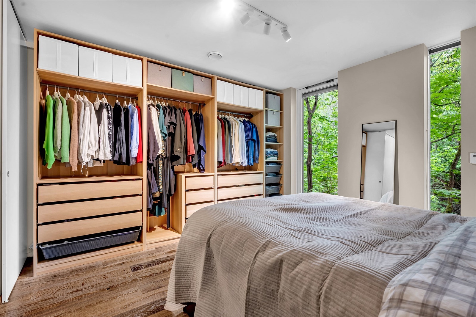 Masse garderobeplass! Galleribilde