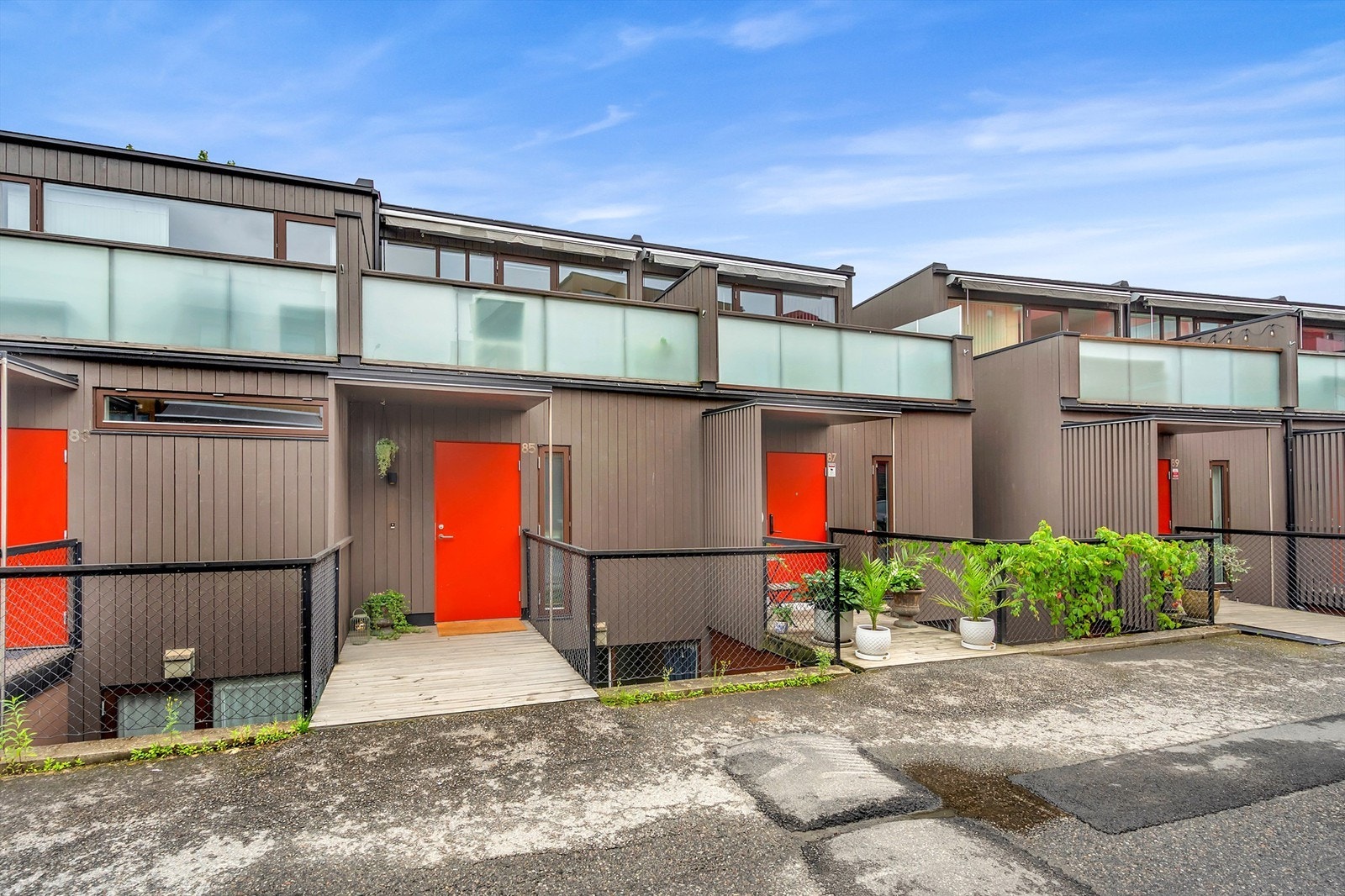 Boligens inngangsparti. Galleribilde