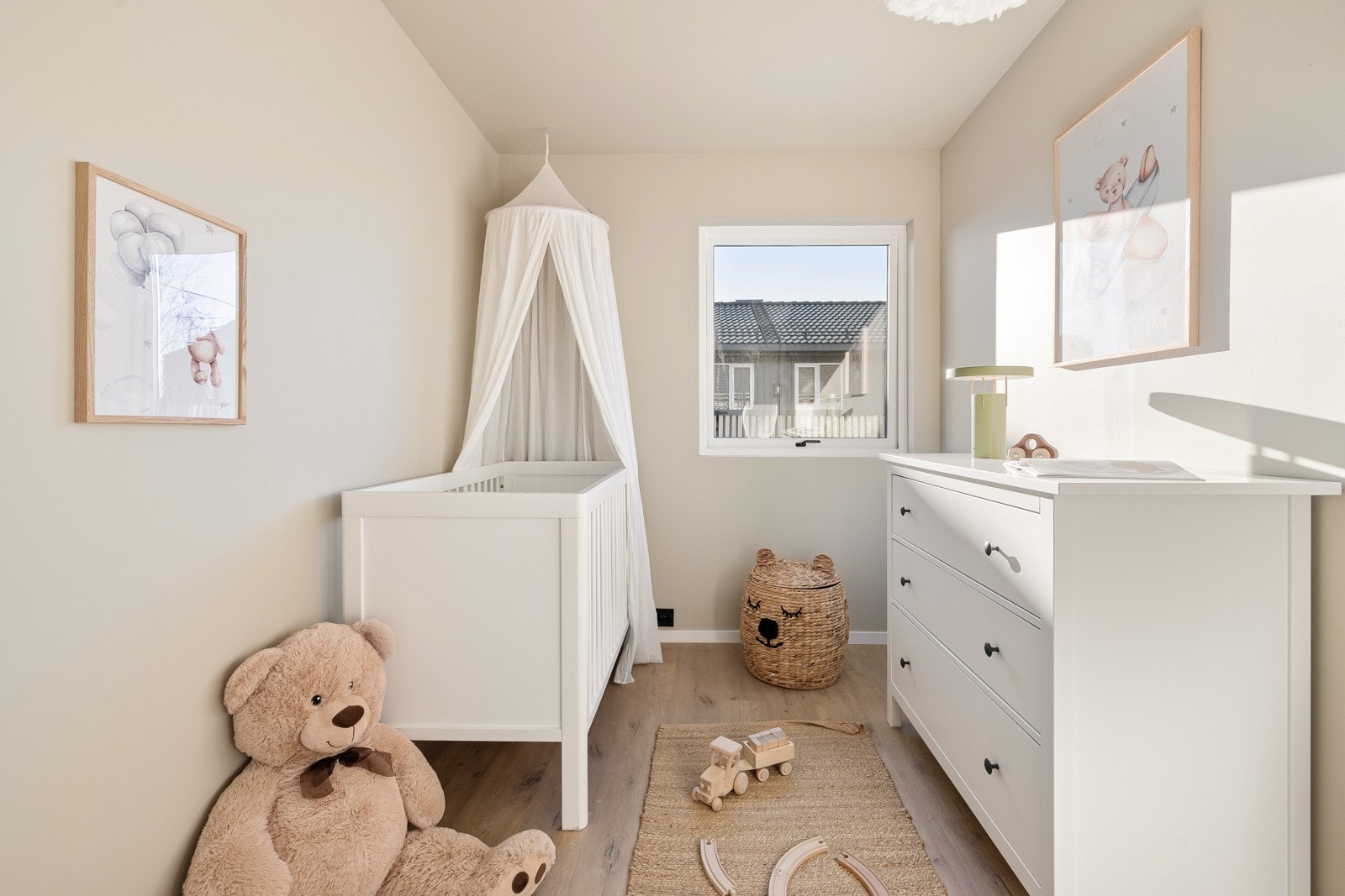 Soverommet er målt til ca. 7 kvm og har plass ti seng og annet møblement etter behov. Galleribilde