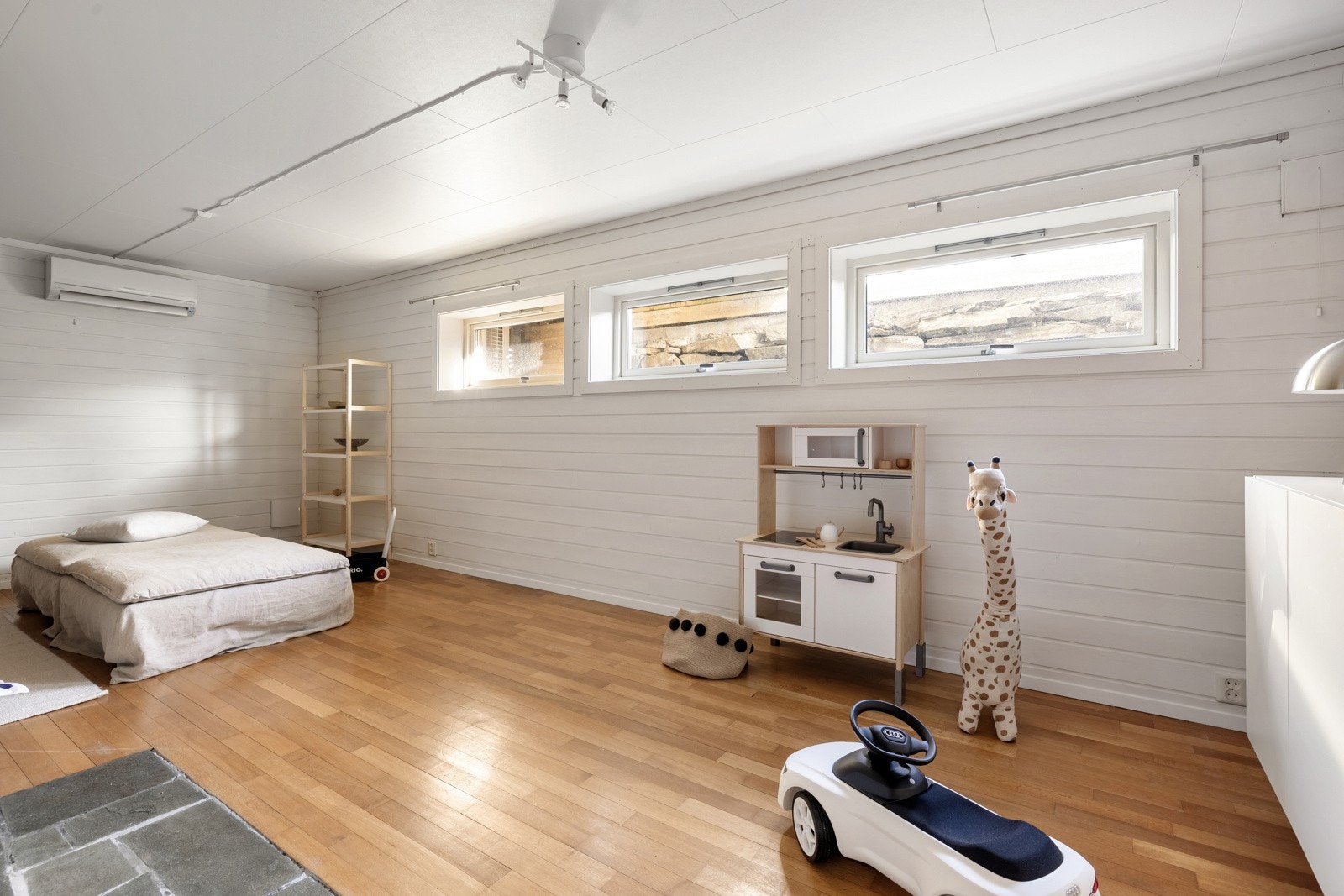 Kjellerstue, egner seg perfekt som lekerom eller et sted hvor man kan trekke seg litt tilbake. Galleribilde