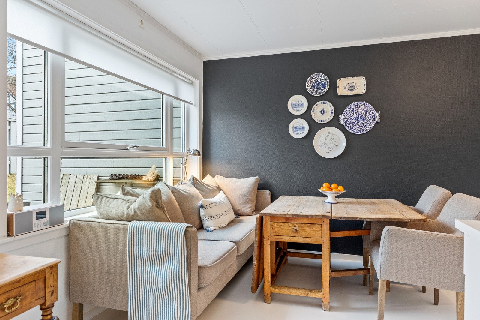 Spisegruppen ligger i tilknytning til kjøkkenet. Galleribilde