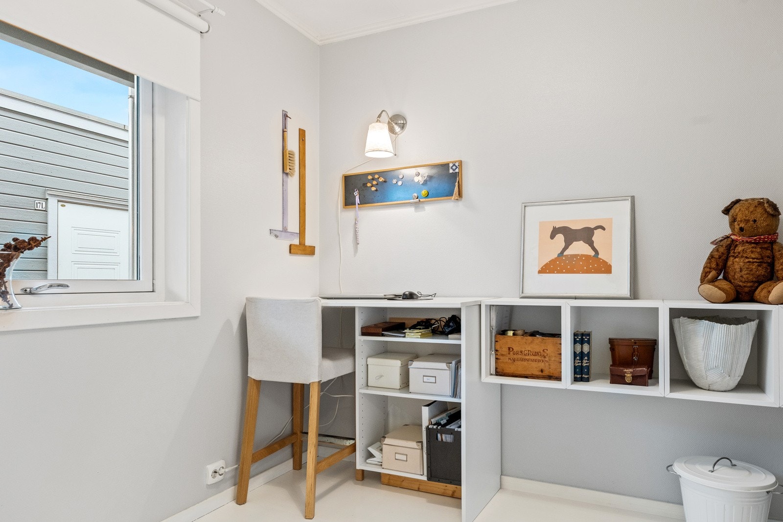 Soverom nr. 2 brukes i dag som kontor, men kan enkelt gjøres om til et barnerom, gjesterom eller hva man måtte ha behov for. Galleribilde