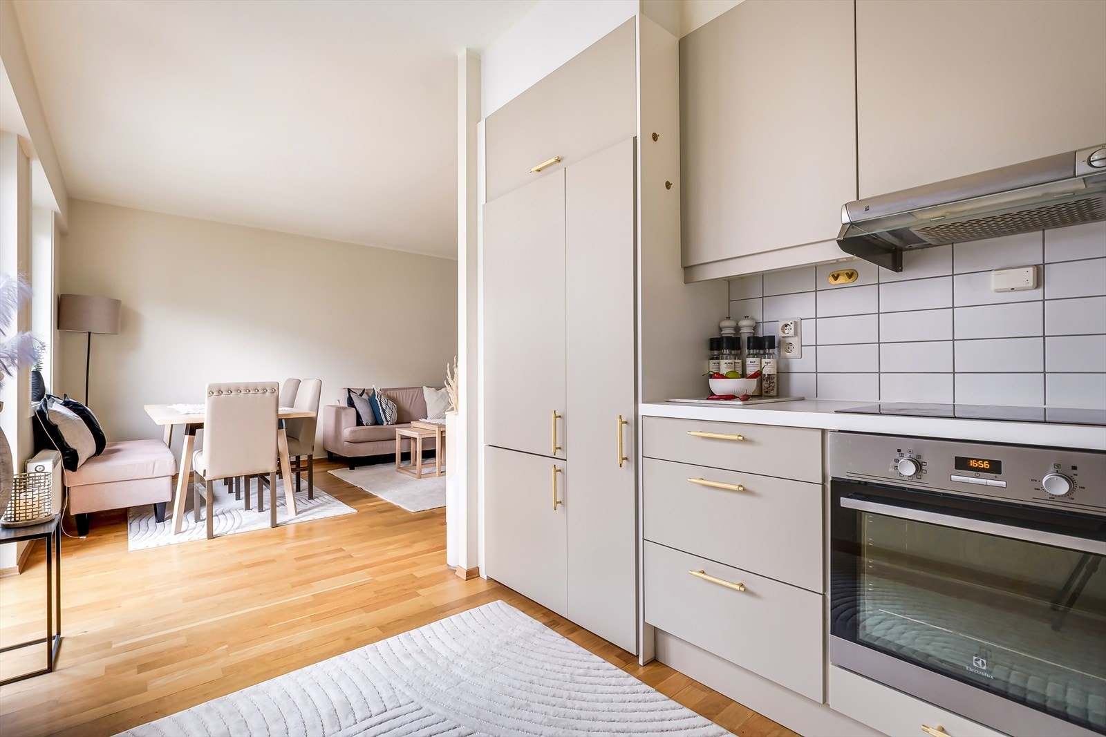 Ventilator over stekesonen Galleribilde