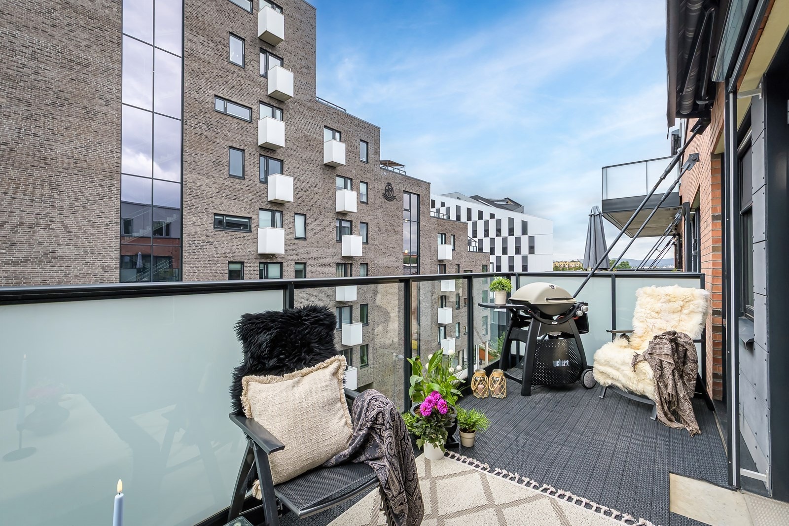 Her er det plass til diverse utemøbler, beplantning og grill Galleribilde