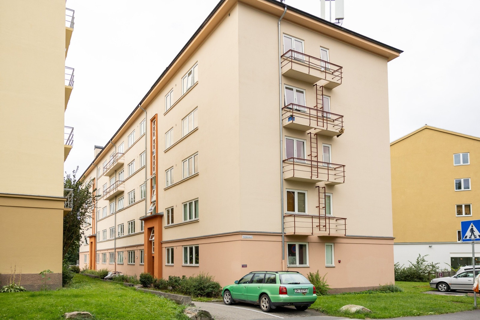 Fasade og vinduer ble renovert i 2021/2022. Fargevalg av KOI fargestudio. Galleribilde