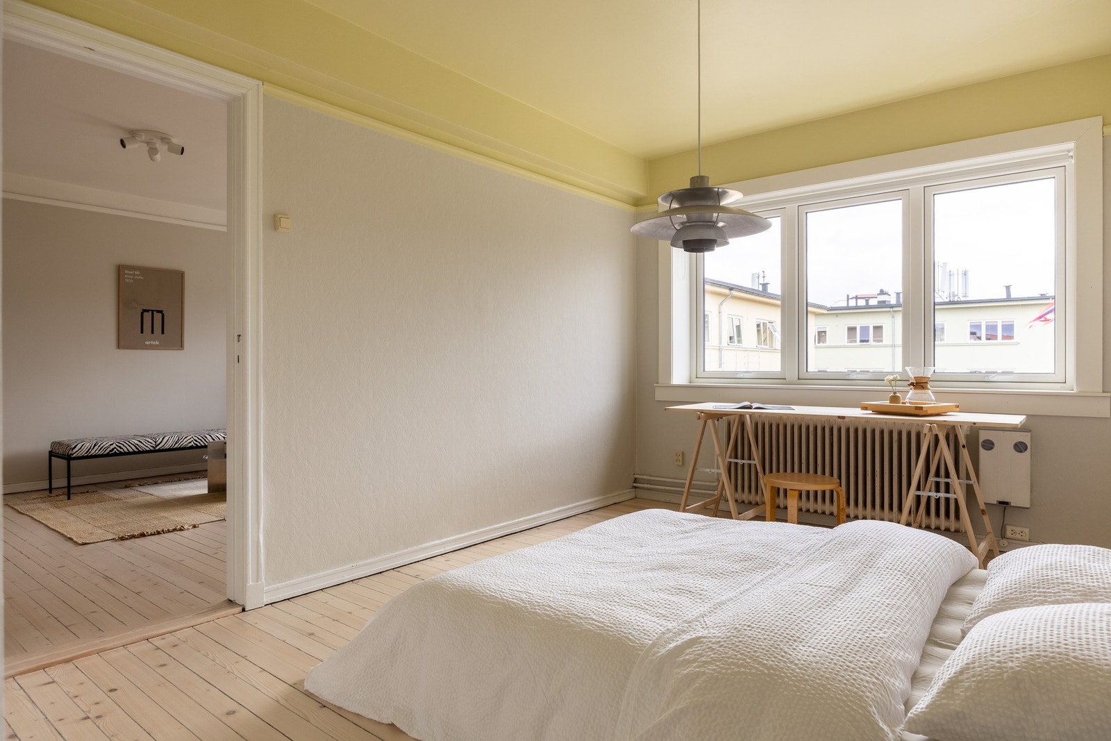 Leilighetens soverom er av god størrelse med plass til stor dobbelseng (180x200). Galleribilde