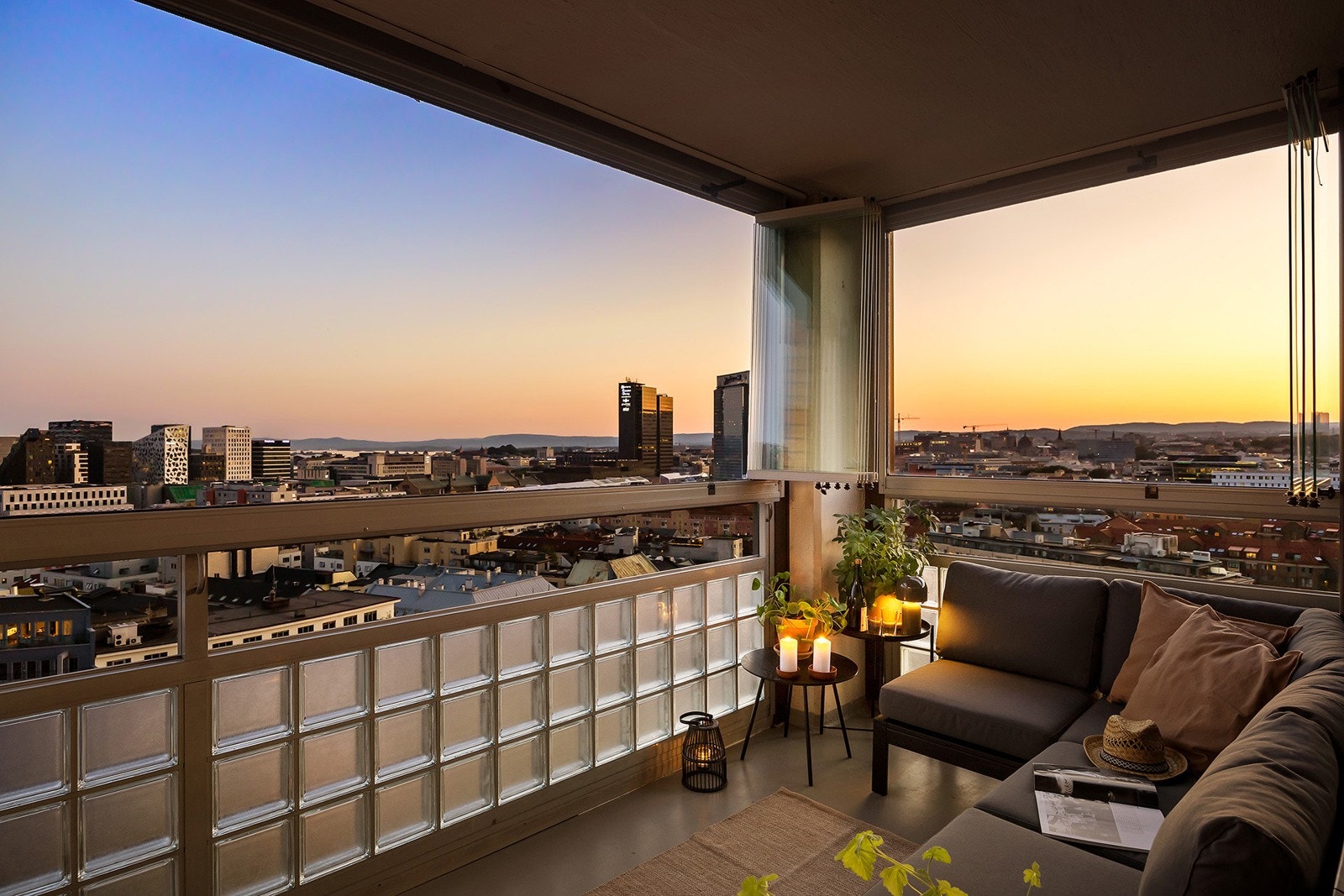 Velkommen til Enerhauggata 5 - en unik, sydvendt endeleilighet med panoramautsikt over Oslo. Galleribilde