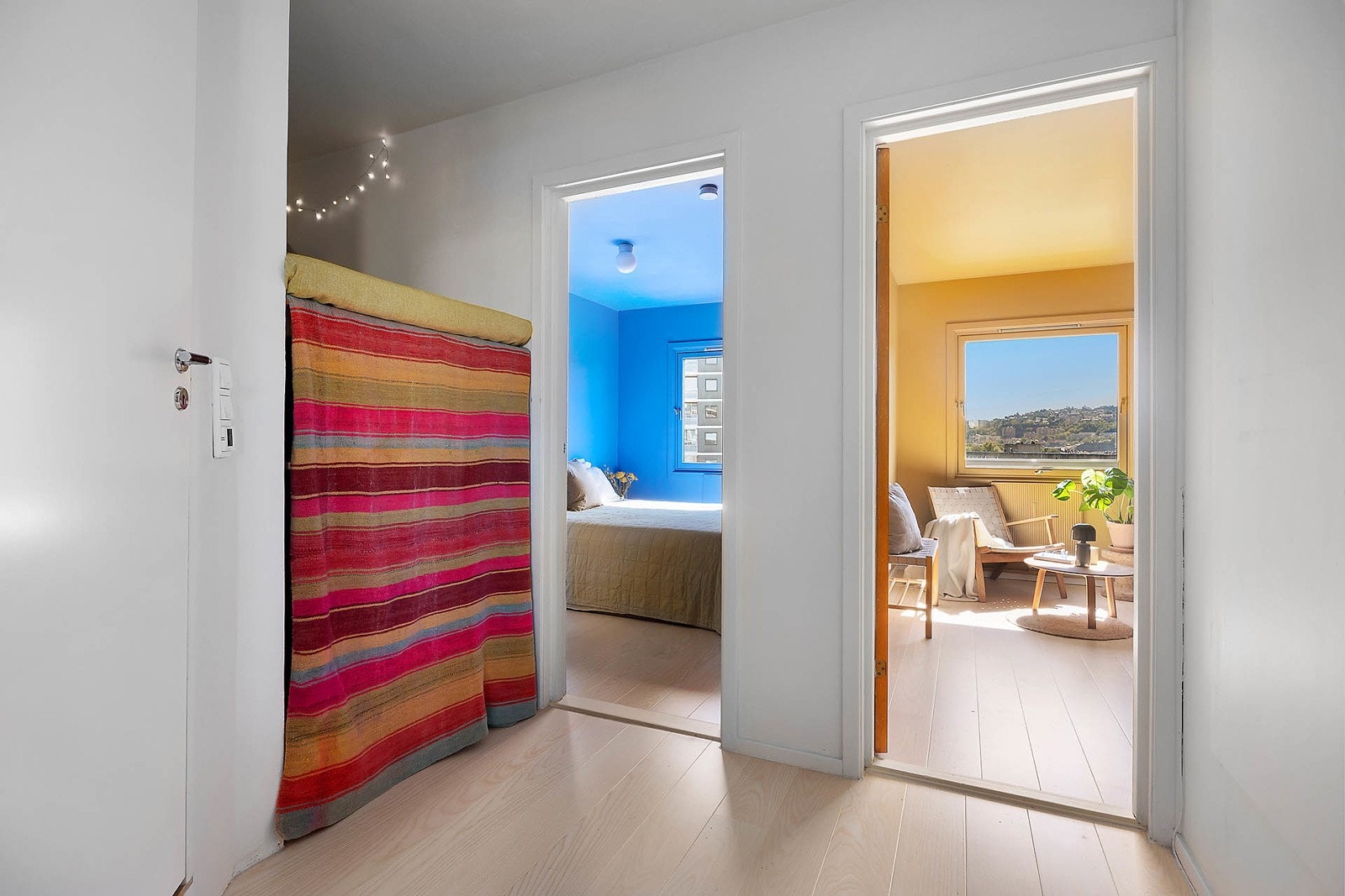 Leiligheten er gjennomgående med mye naturlig lys. Galleribilde