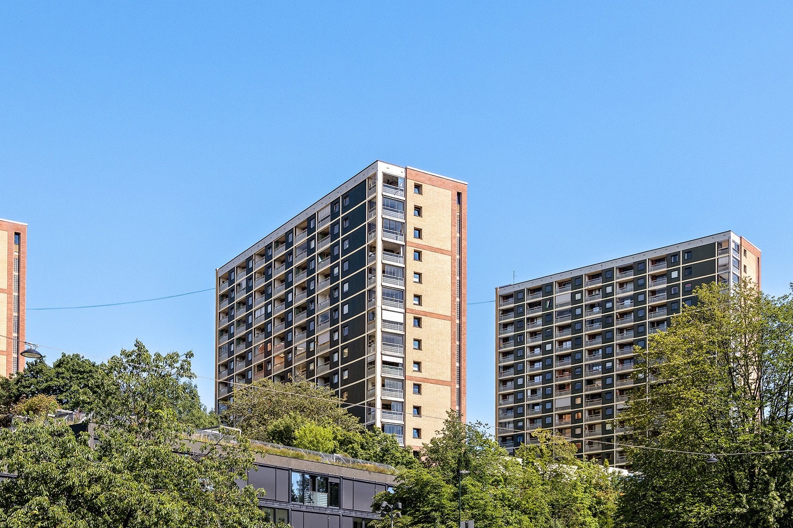 Fasaden. Mange arkitekter velger seg til de ikoniske Enerhaugblokkene, kjent for sin gode bokvalitet. Galleribilde