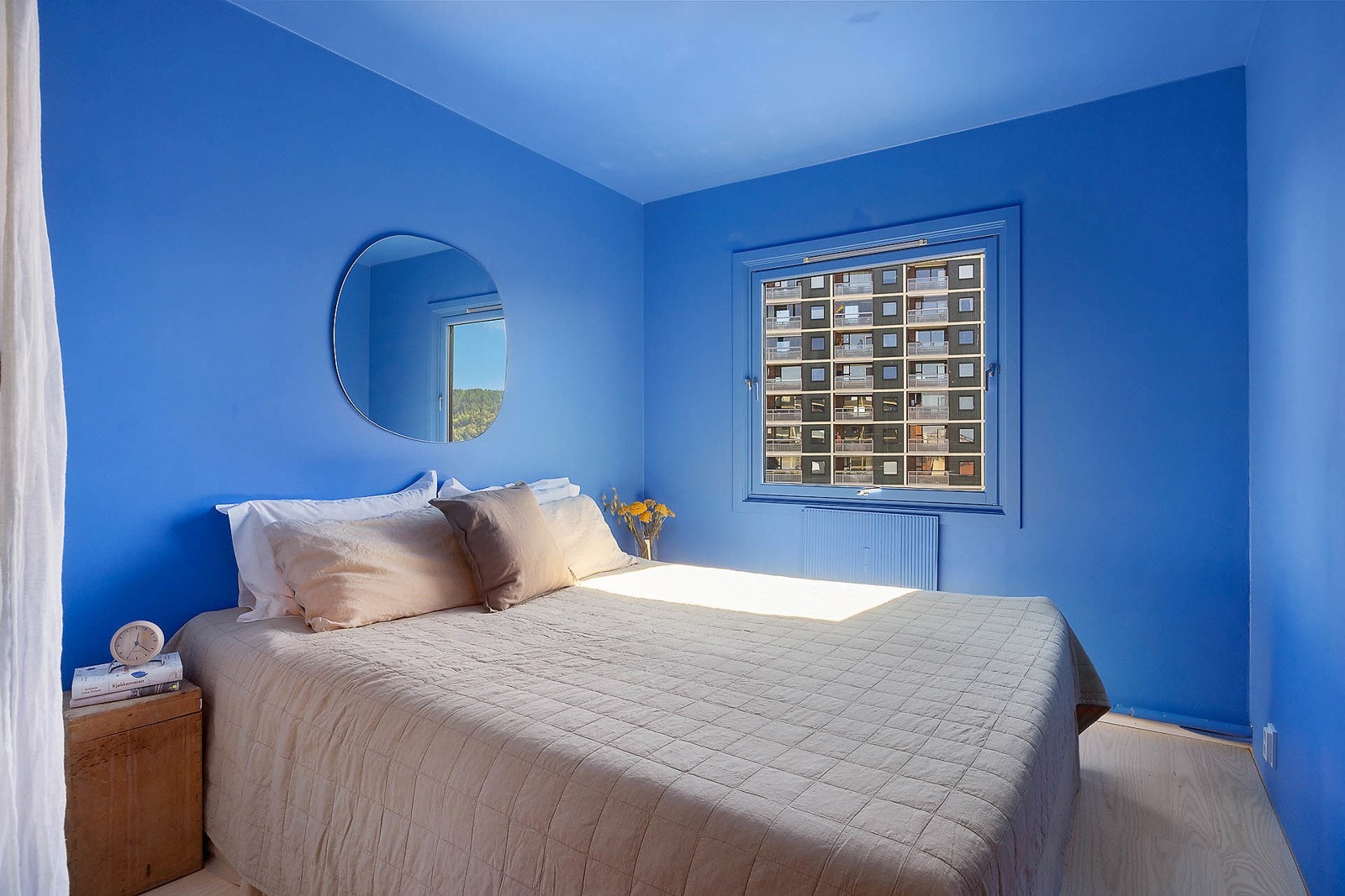 Hovedsoverommet er også av god størrelse, med garderobeskap. Denne sengen er 180 x 220. Galleribilde