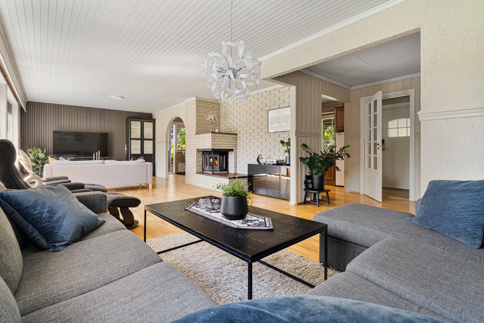 Boligen har en luftig planløsning. Galleribilde