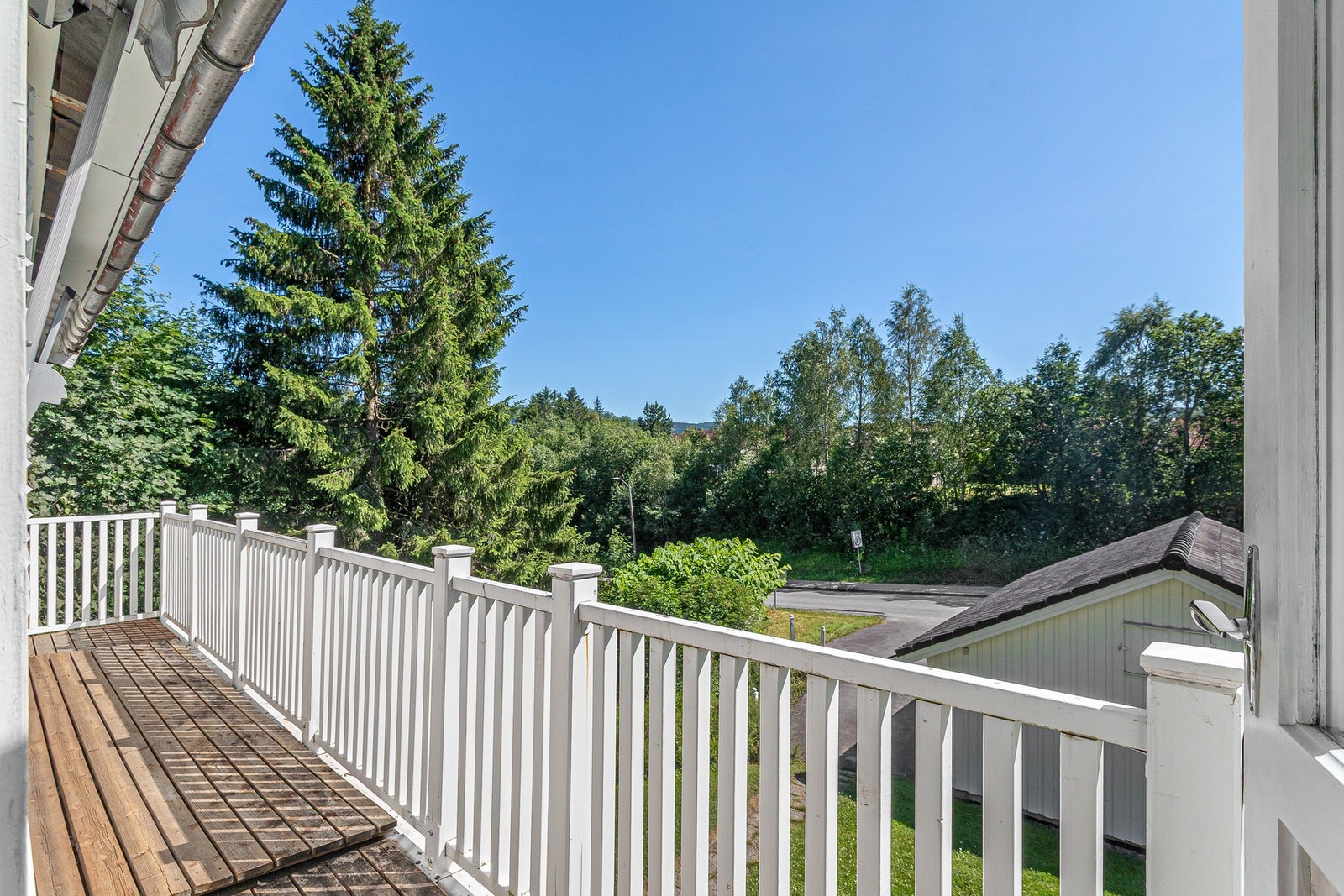 Balkongen er på ca 11kvm. Galleribilde