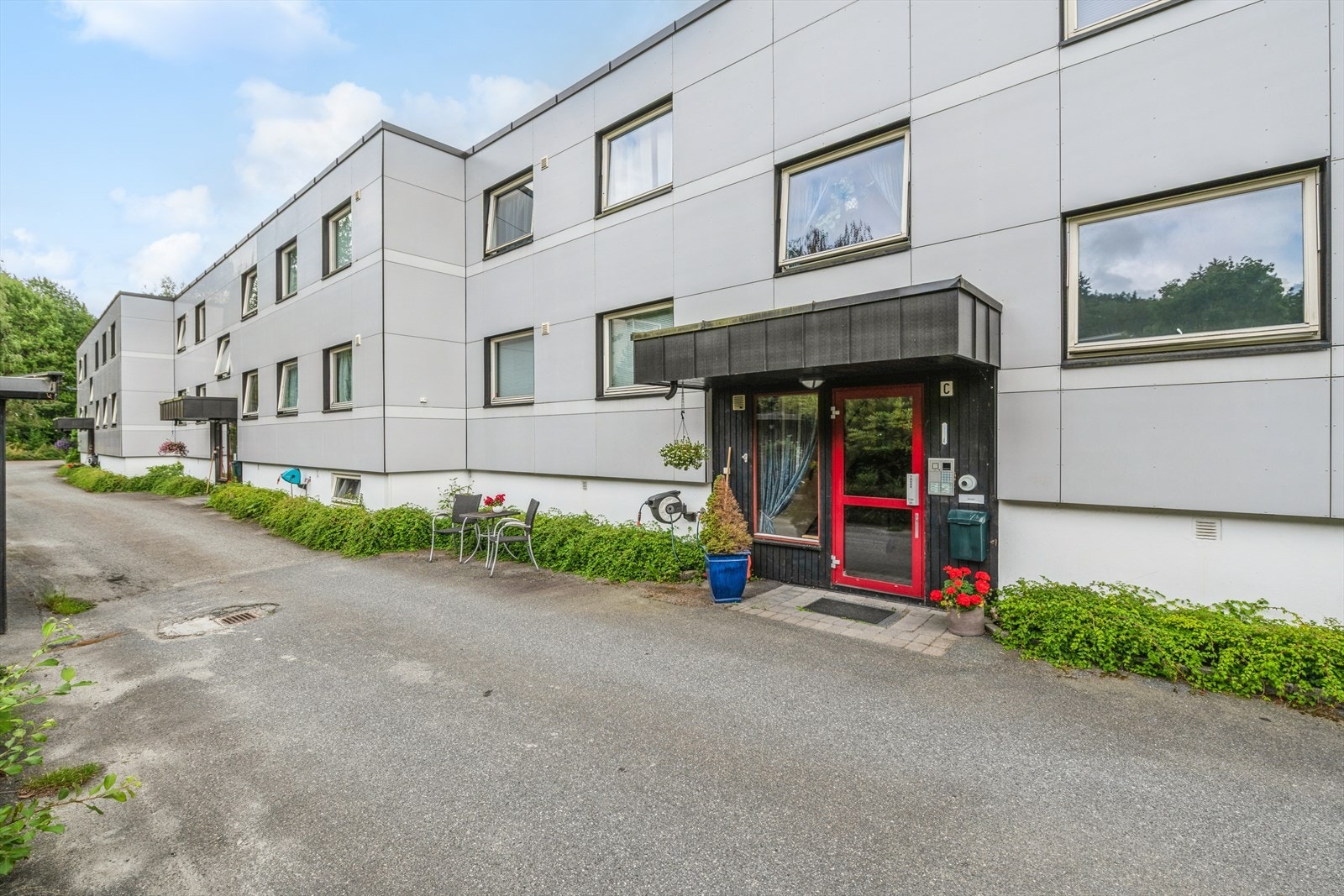 Fasade/inngang. Galleribilde