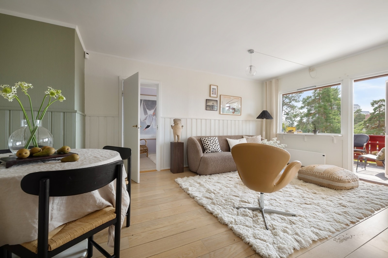 Her er det god plass til sofa med tilhørende salongbord og tv-seksjon Galleribilde