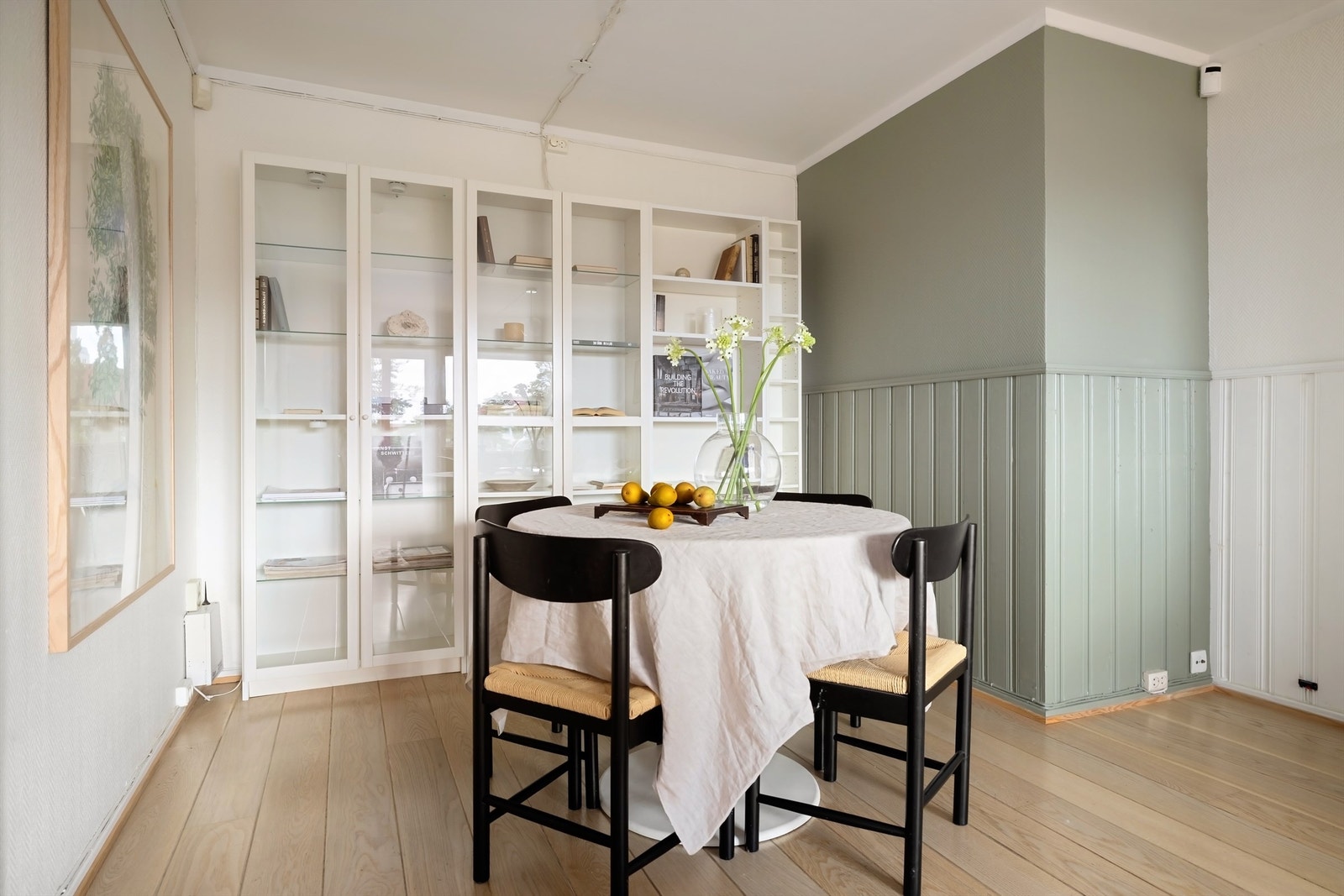 God plass til en spisestue Galleribilde