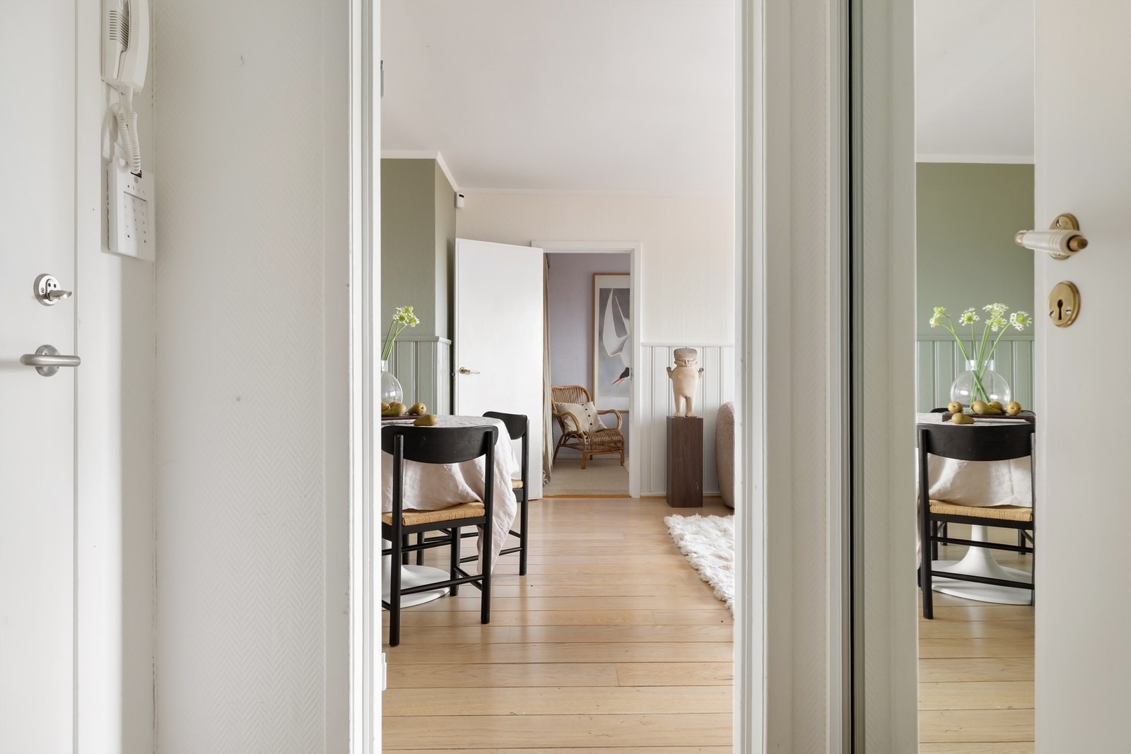 Brann- og lydklassifisert entrédør samt porttelefon Galleribilde