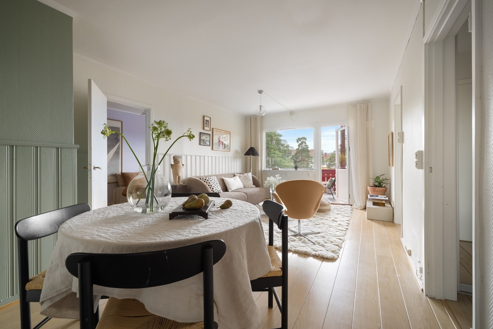 Malte veggflater og enstavs parkett på gulv Galleribilde