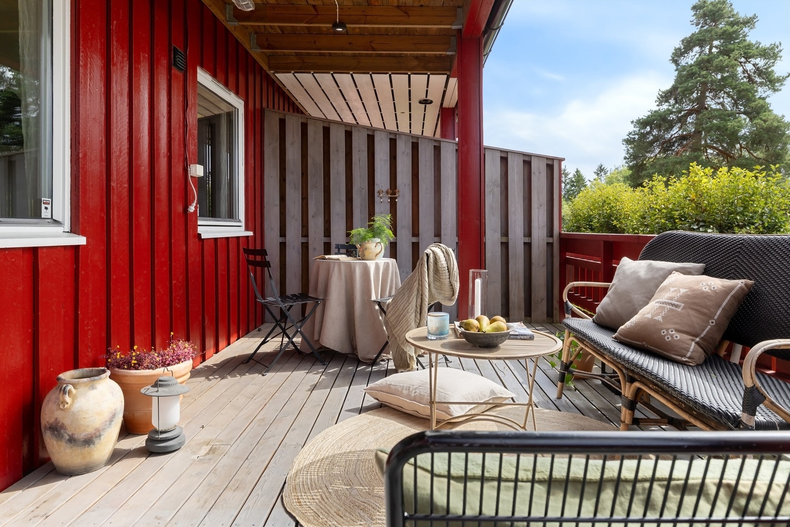 Et herlig uterom hvor en kan nyte fine dager vel som flotte kvelder Galleribilde