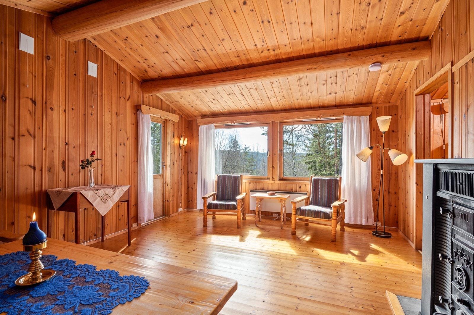 Store vindusflater og åpent utsyn. Galleribilde