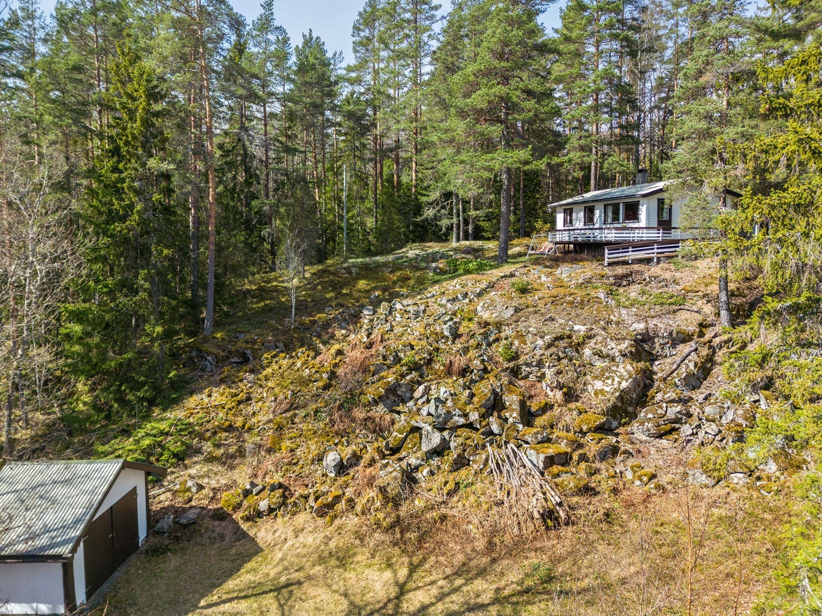 Tomten er på ca. 2 mål. Galleribilde