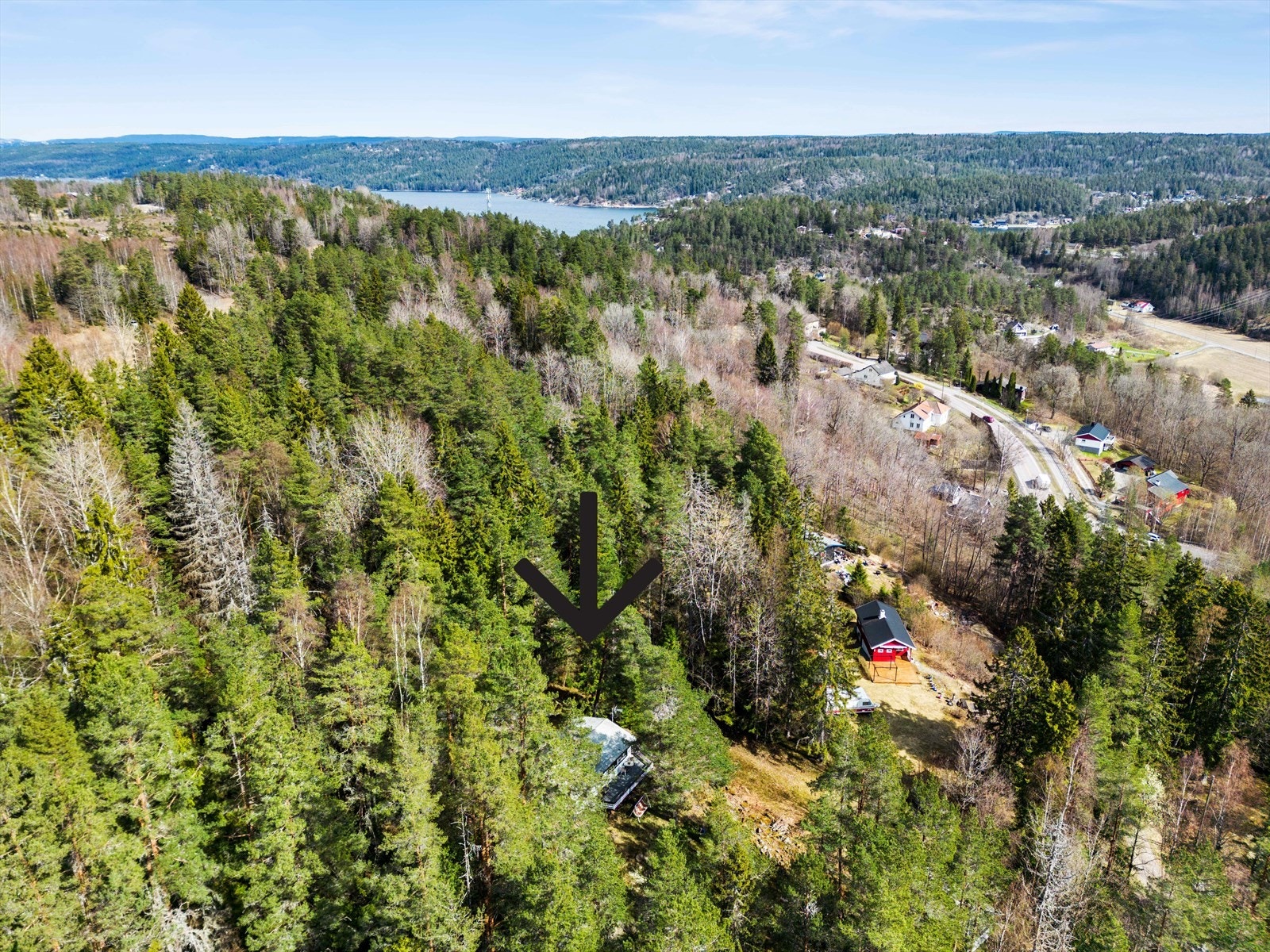 Oversiktsbilde over nærområdet med Bunnefjorden i bakgrunn. Bademuligheter ved Brevik. Galleribilde