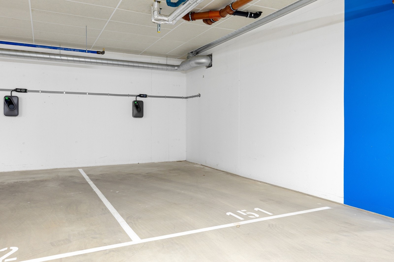 1 egen parkeringsplass i felles garasjeanlegg - innvendig gjesteparkering Galleribilde