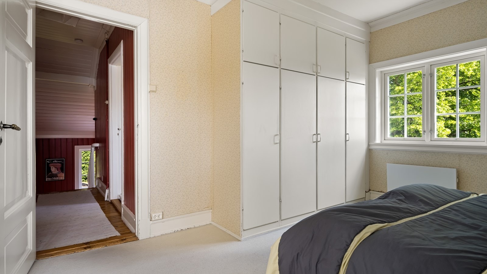 Her er det plassbygget garderobe Galleribilde