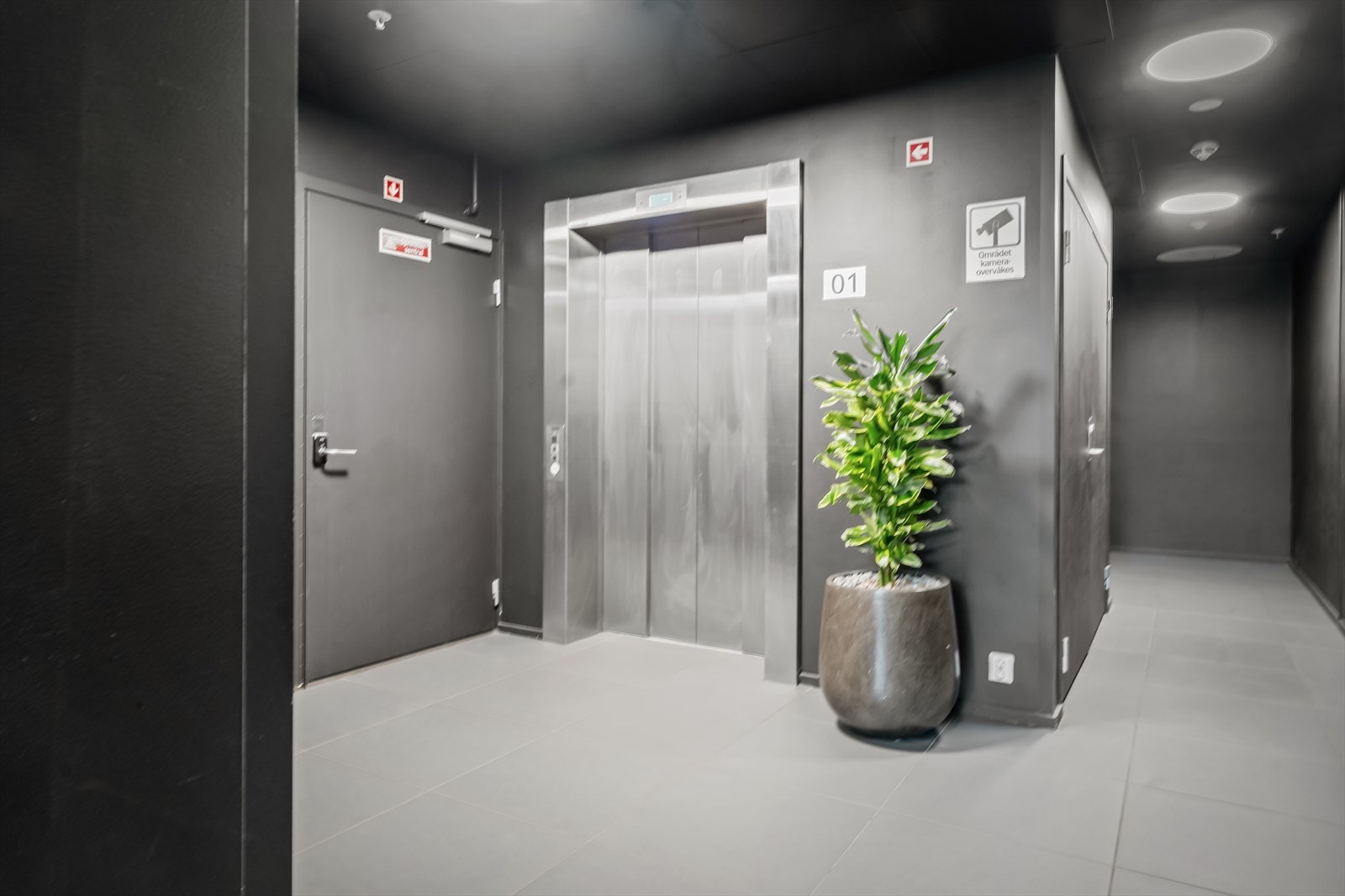 Representativt inngangsparti med heisadkomst. Galleribilde