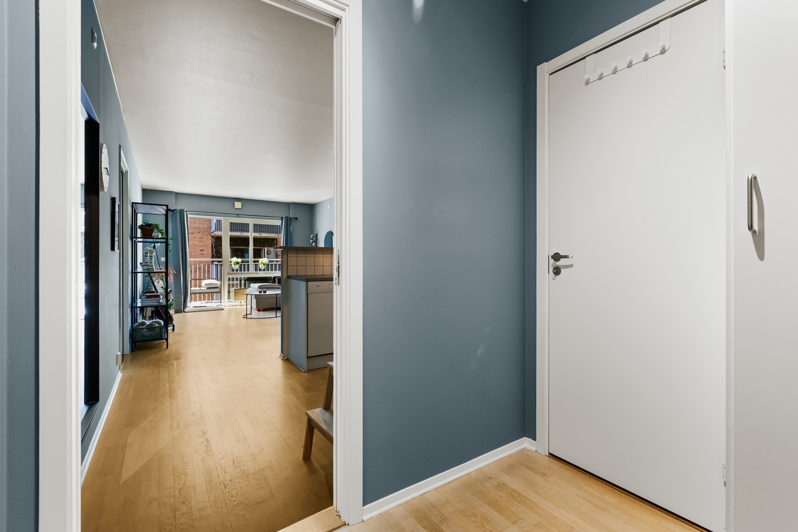 Leiligheten fremstår velholdt og gjennomgående og ved entréen har man den innvendige boden Galleribilde