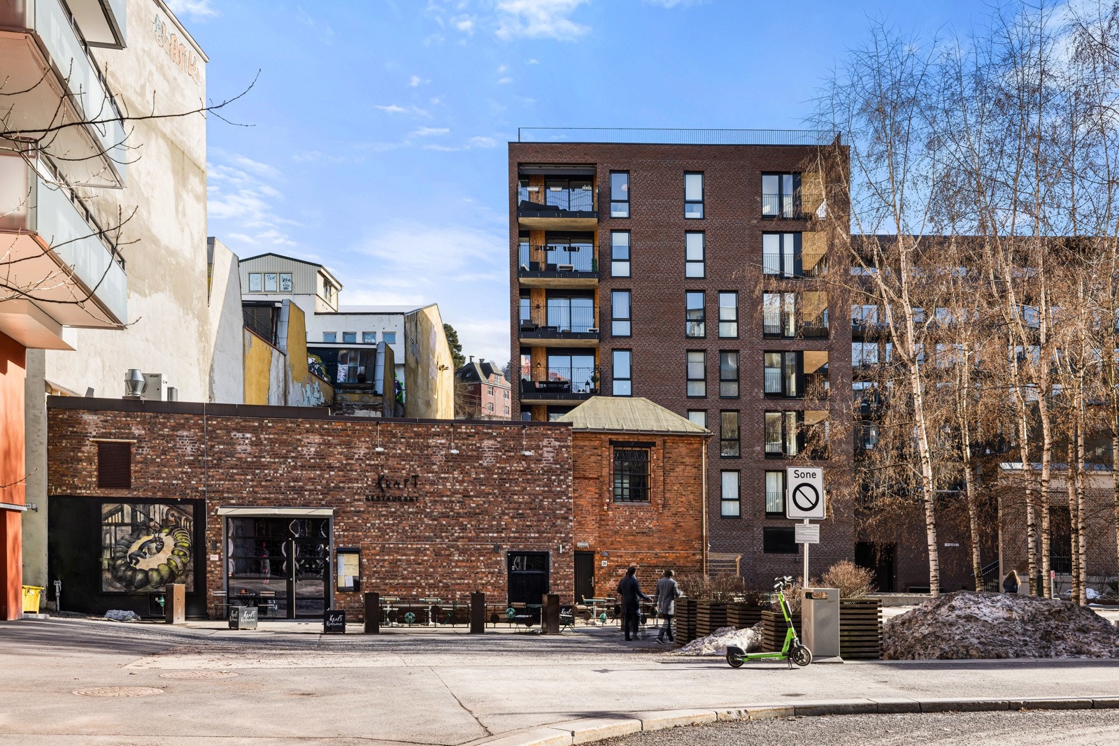 Restaurant Kraft like i nærheten serverer lunsj og middag med hyggelig uteservering Galleribilde