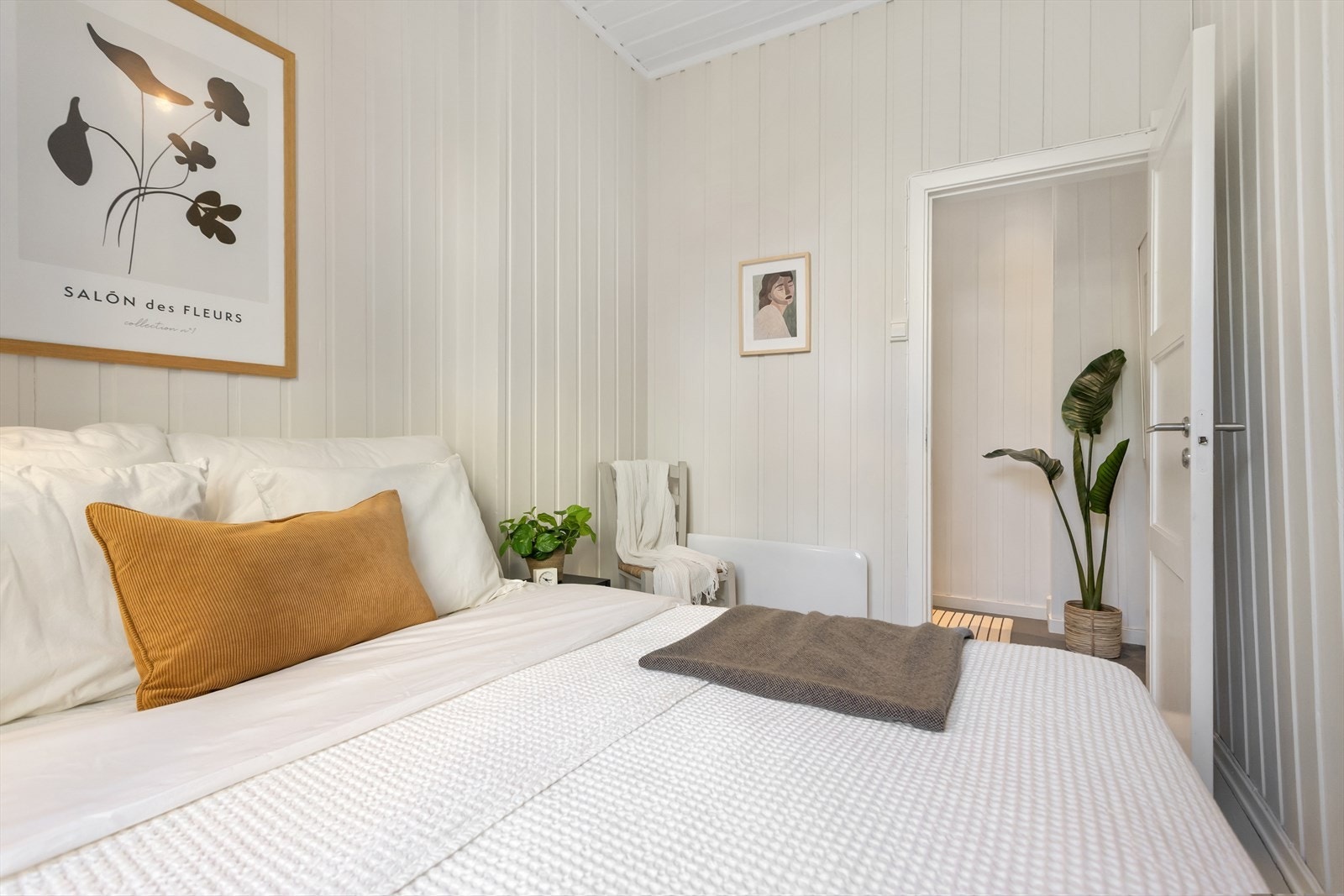 Det er god plass til garderobeskap og øvrige oppbevaringsløsninger. Galleribilde