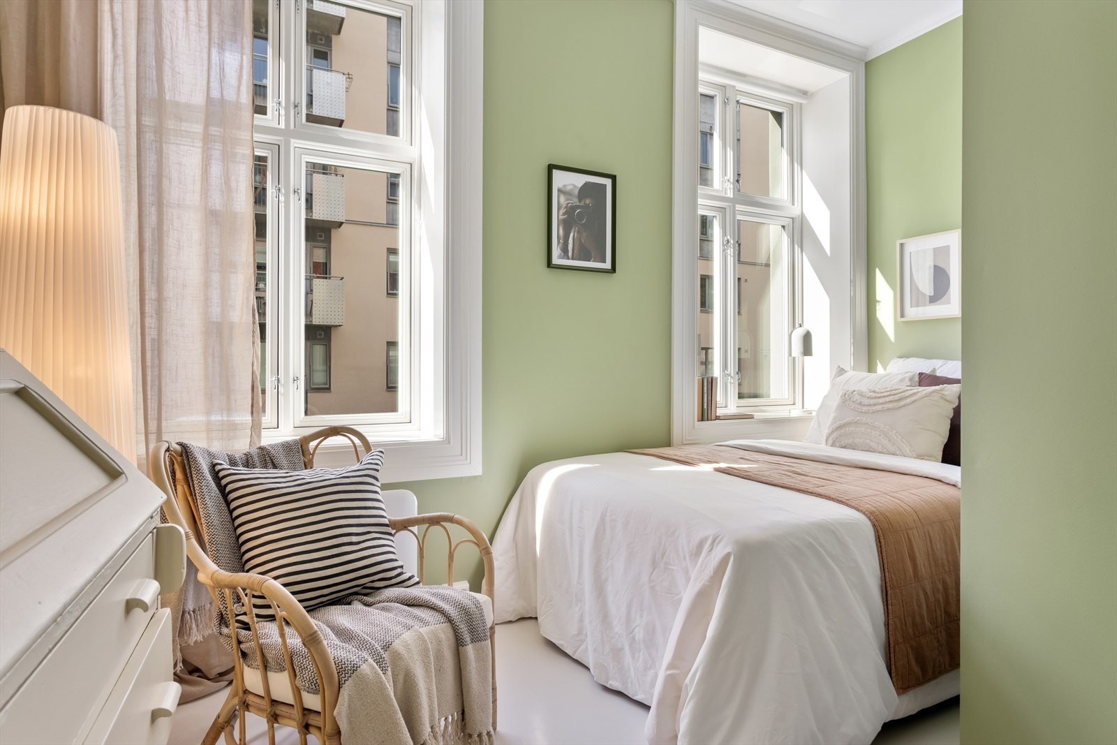 Soverom 2 har også en god størrelse, og er utstyrt med nyere vinduer fra 2023. Galleribilde