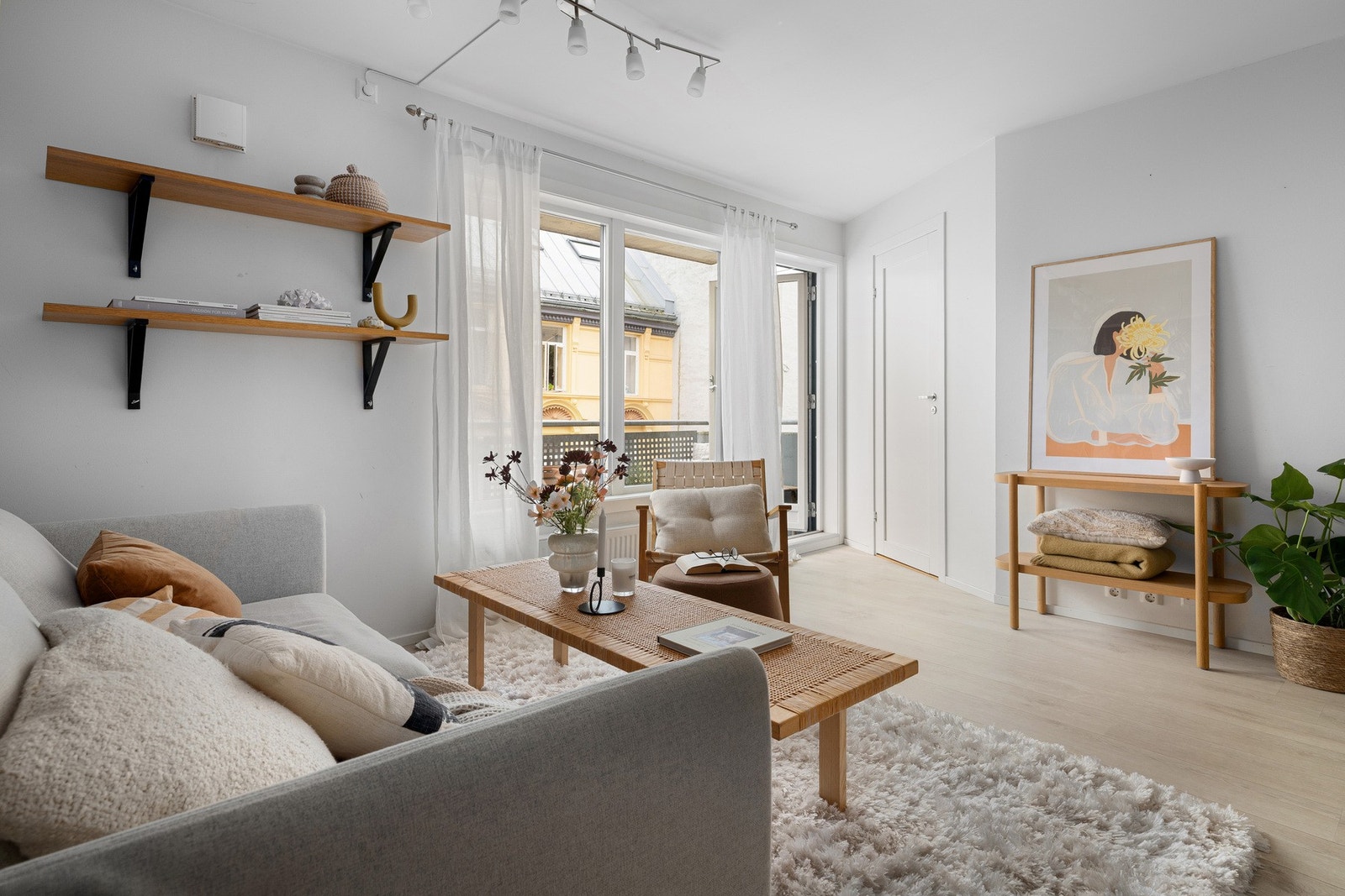 Fra stuen er det utgang til en koselig balkong Galleribilde