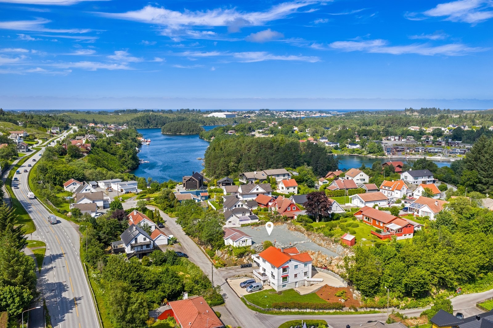 Velkommen til Fleslandvegen 45 - presentert av Kristen Brekke i Meglerhuset Rele Galleribilde