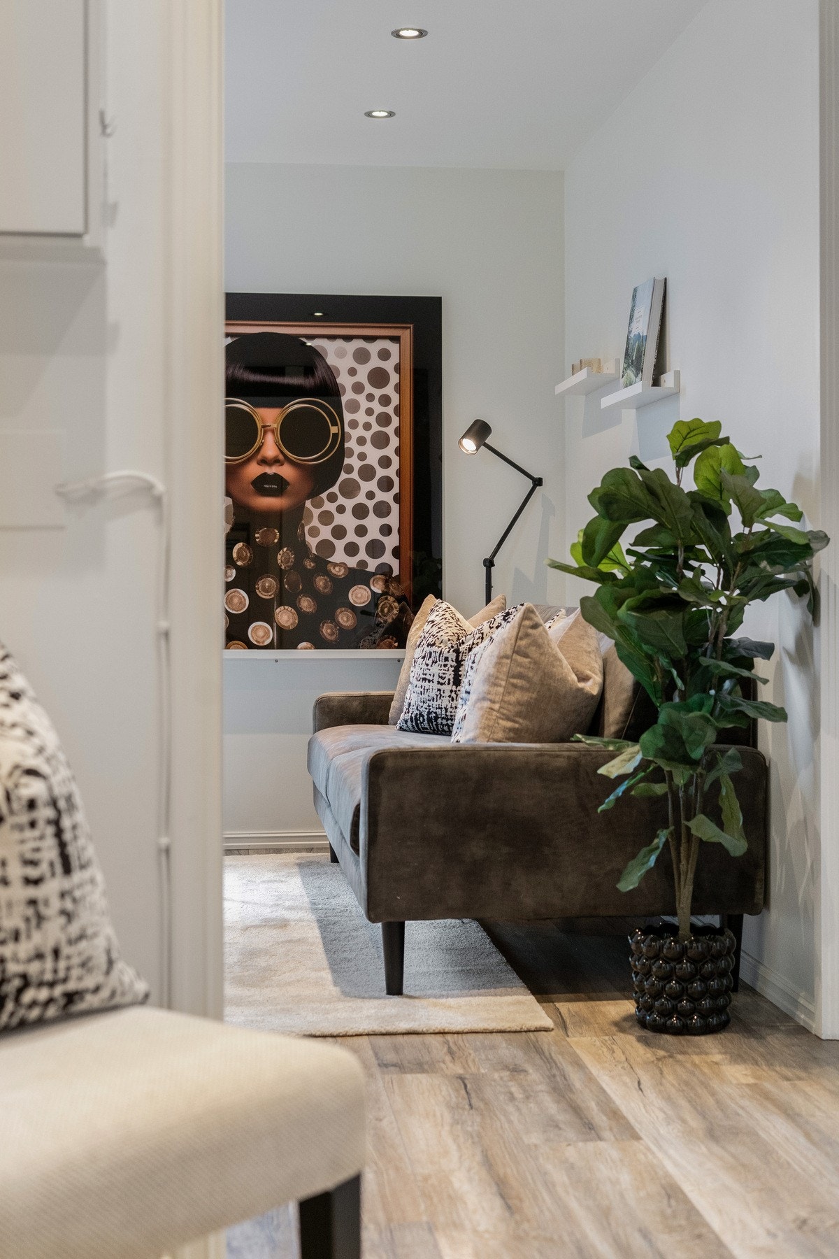 Innsyn mot stue sett ifra entreen. Galleribilde