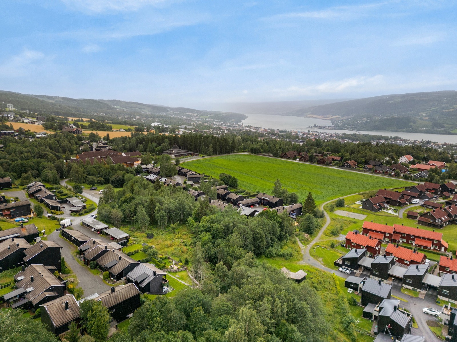 Fra feltet er det gunstig gangavstand til NTG, Stampesletta samt flotte trening og friluftsområder i nordre del av byen. Galleribilde