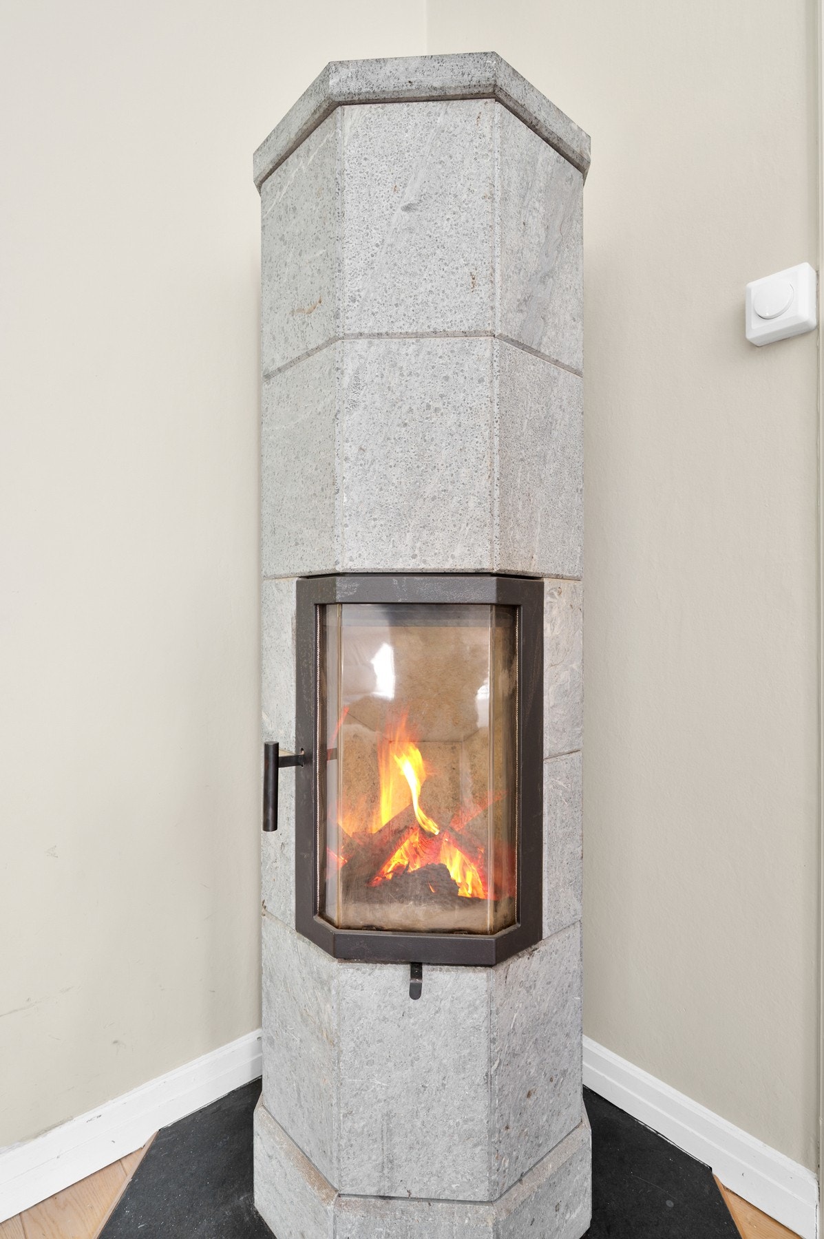 Klebersteinsovnen blir et naturlig og varmende samlingspunkt. Galleribilde