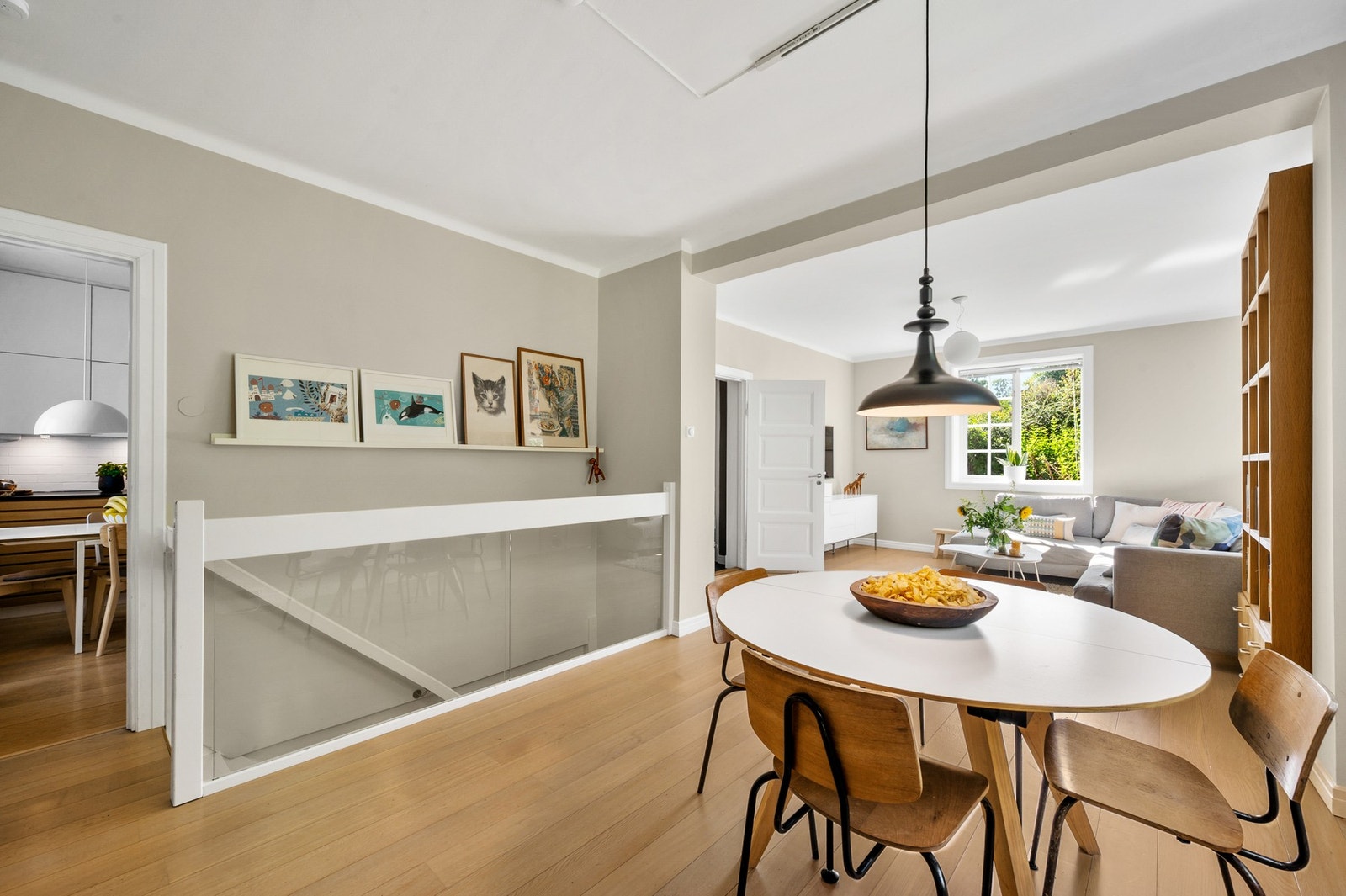 Definerte soner i en åpen og sosial planløsning. Galleribilde