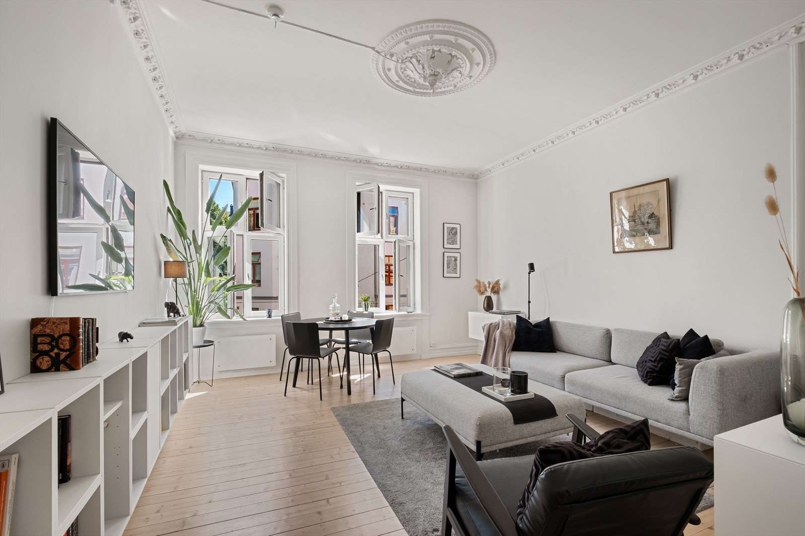 - En lys og gjennomgående 2-roms selveierleilighet med sentral og attraktiv beliggenhet på populære Bislett - Galleribilde