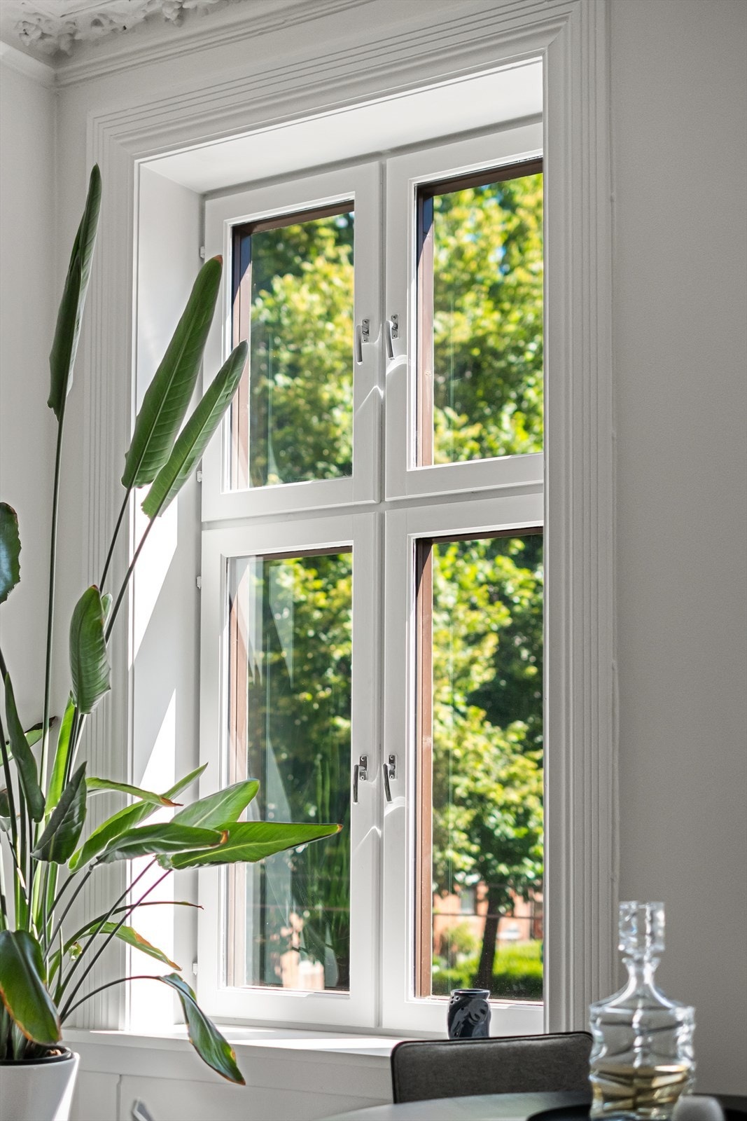 - Store vindusflater som gir rikelig med luft og lys - Galleribilde