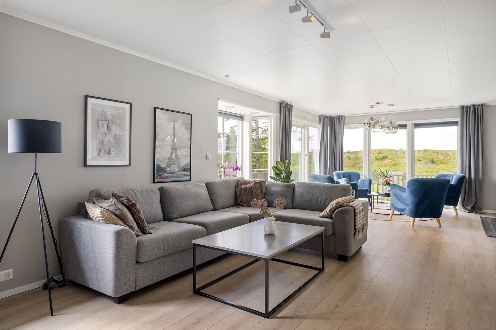 I 1. etasje finner man 2 romslige stuer Galleribilde