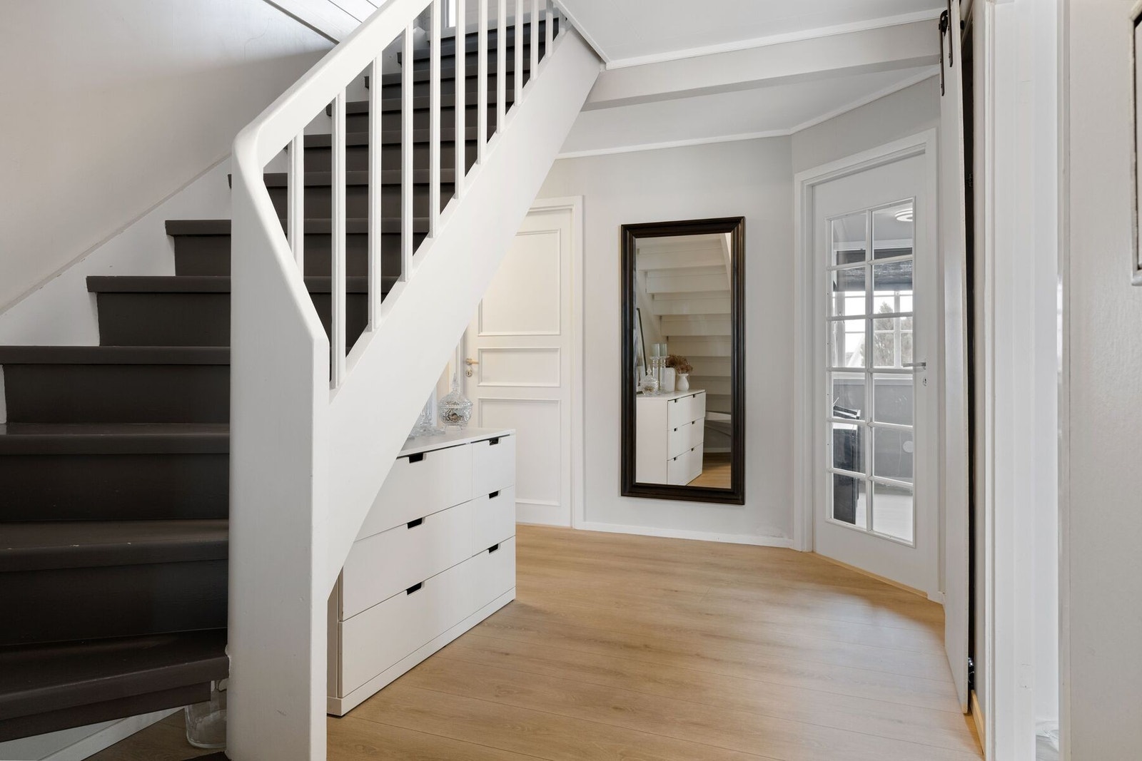 Gang/trapperom Galleribilde