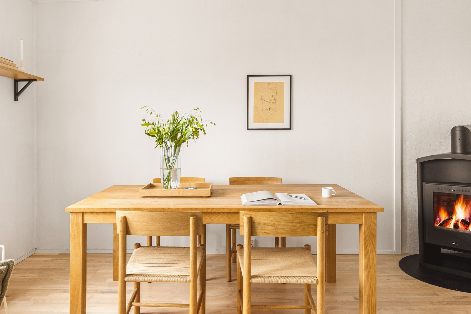 flott 3-stavs parket på gulvet og slette malte vegger og himling. Galleribilde