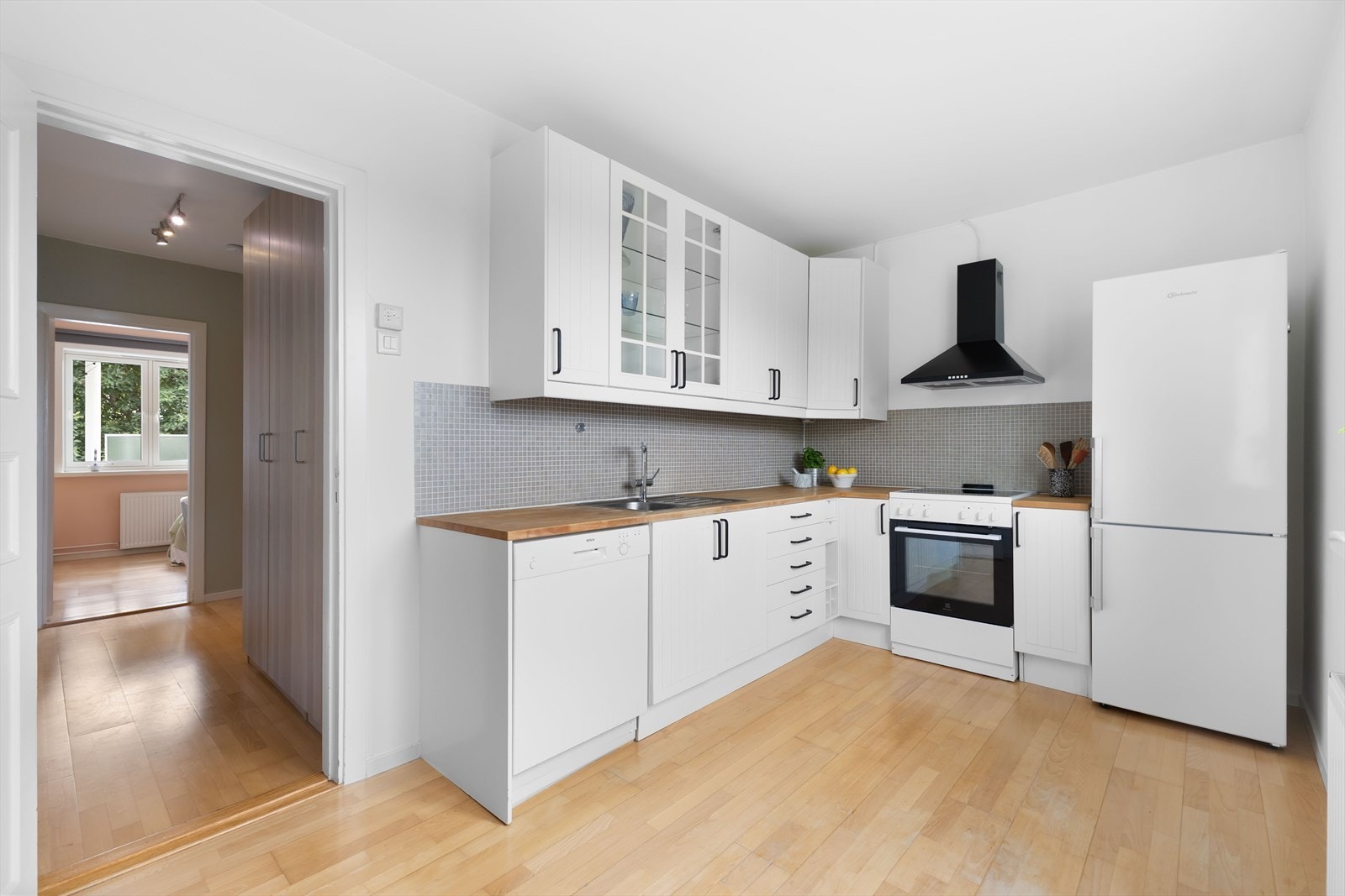 - Romslig, separat kjøkken - Galleribilde