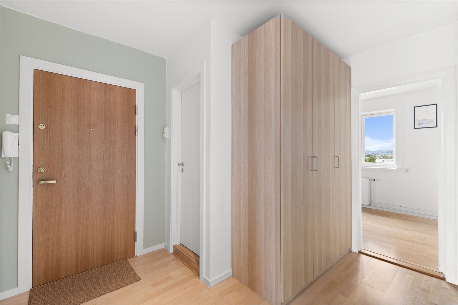 - Innbydende og romslig entré - Galleribilde