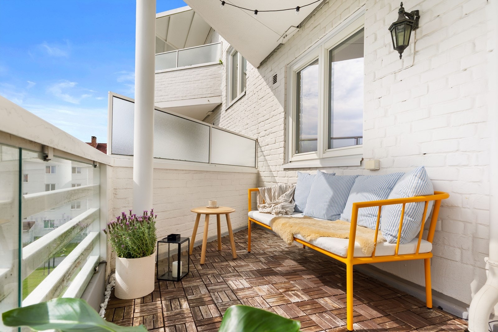 - Her kan du nyte solen fra ca. 08:00 - 17:30 midtsommers - Galleribilde