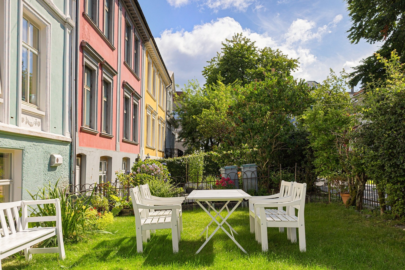 Hagen kan benyttes av leilighetene i bygget, det er også mulighet for å booke den for spesielle anledninger. Galleribilde