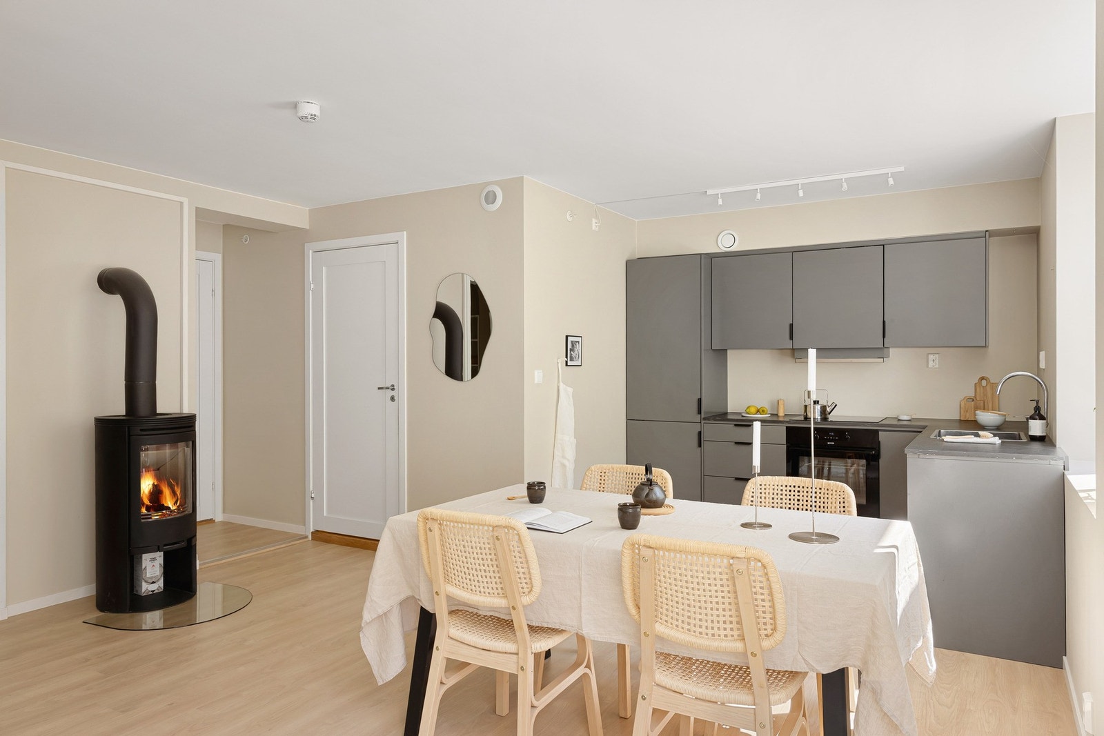 Det er installert sprinkelanlegg i leiligheten. Galleribilde