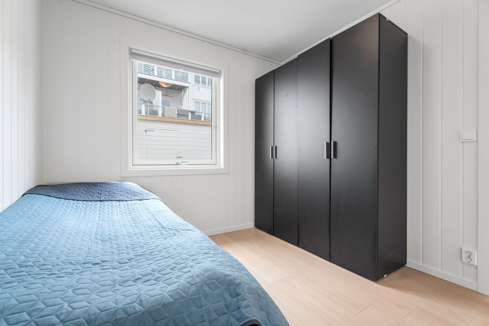 Soverom nummer 1 på 7,5m² er av god størrelse og har flere møblering muligheter. Galleribilde