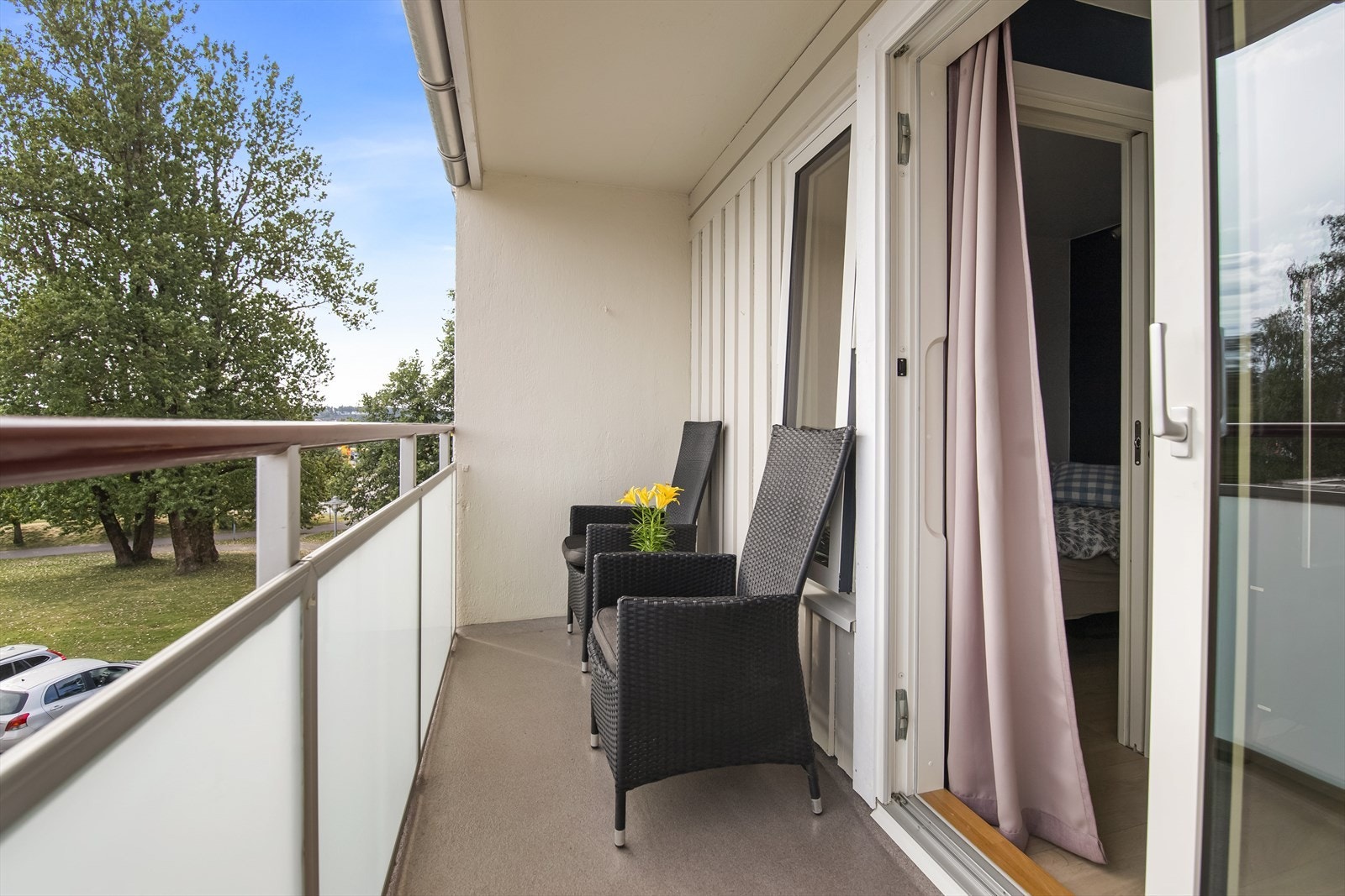 Fra stuen er det utgang til en herlig balkong. Galleribilde